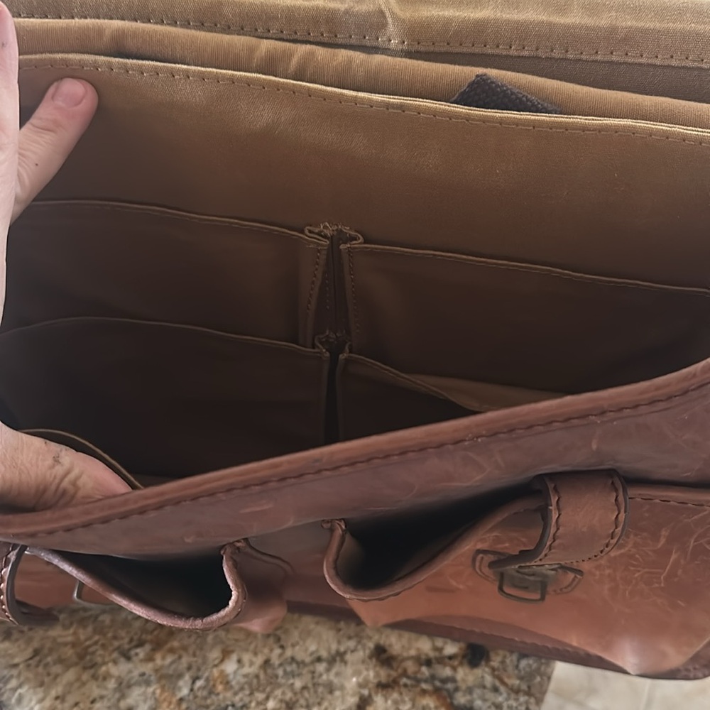 Leather Duluth trading bag gently used - Picture 6 of 8